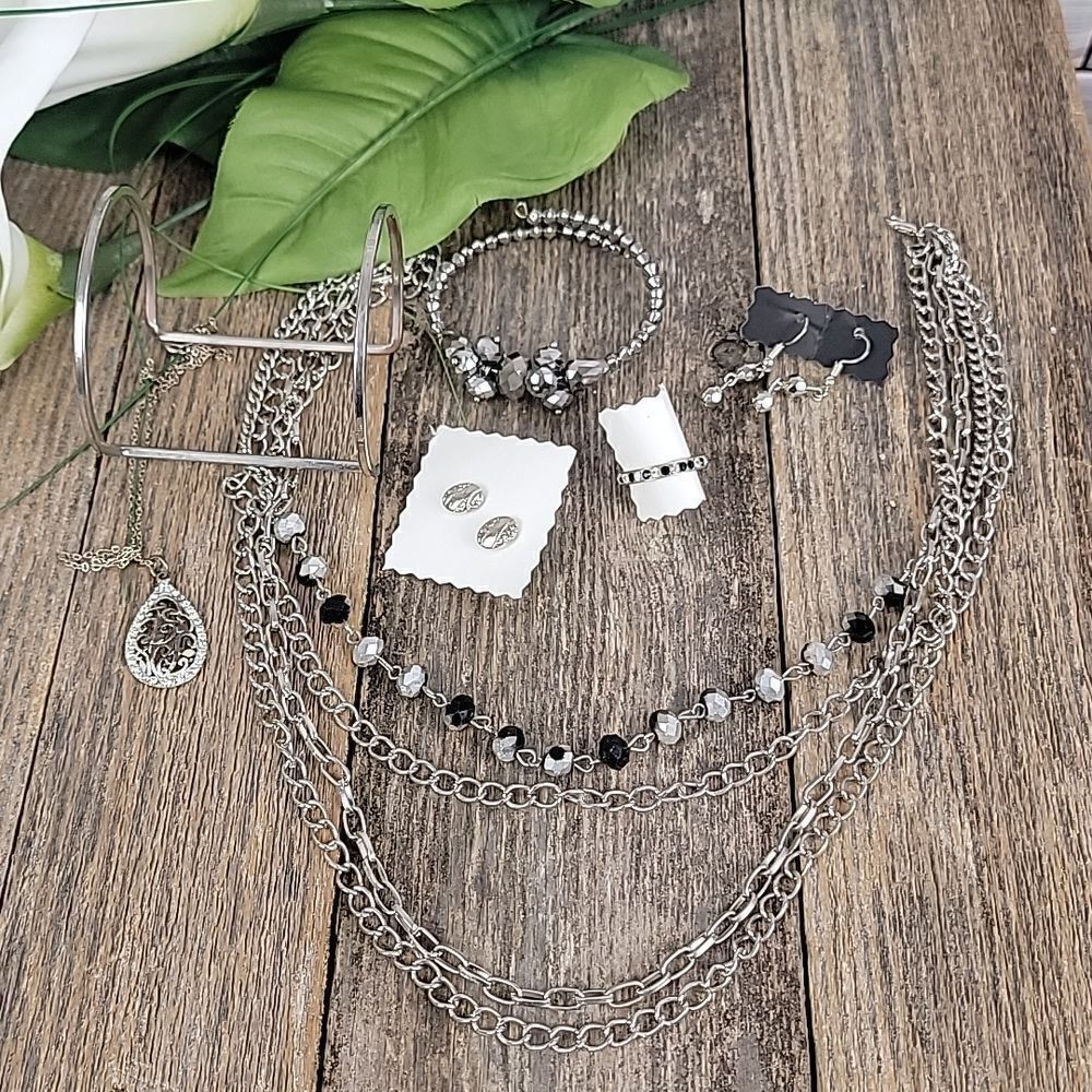 Fashion jewelry bundle 7 items